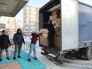 Başkan Yalçın’ın Girişimleriyle Avrupa’dan 5 Tır Yardım Malzemesi Geldi
