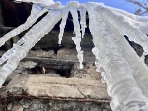 Ağrı’da Dev Buz Sarkıtları Oluştu