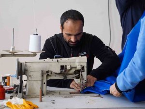 Terziler, Döşemeciler Ve Kadınların Deprem Bölgesine Çadır Üretimine Geçti