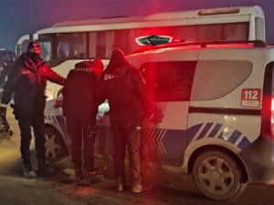 Bekçiler Enkazda Çıkan Ziynet Eşyalarını Karakola Teslim Etti