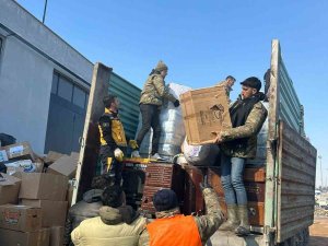 3 Ve 4’üncü Tırda Deprem Bölgesine Doğru Harekete Geçti