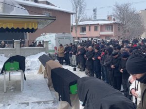 Leyla Öğretmen Ve Ailesi Horasan’da Son Yolculuğuna Uğurlandı