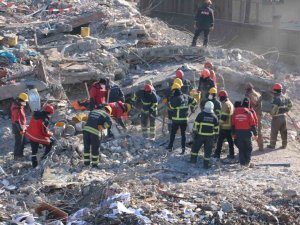Diyarbakır’da Enkaz Çalışması 8’inci Gününde De Devam Ediyor