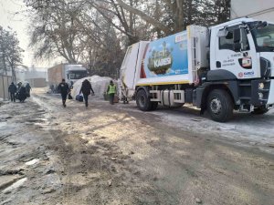 Karesi Belediyesi Temizlik Ekibi Deprem Bölgesinde