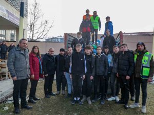 Zabıta Müdürlüğü Personelinden Depremzedelere Yardım