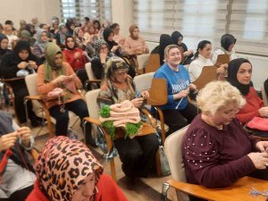 Gaziosmanpaşa’da Onlarca Kadın Depremzedeler İçin Kışlık Kıyafet Hazırlıyor