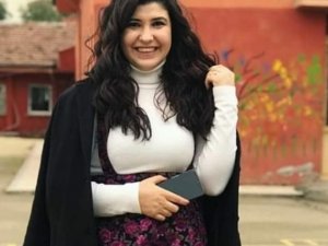 Hatay’daki Enkazdan Cenazesi Çıkarılan 8 Aylık Hamile Öğretmen Toprağa Verildi
