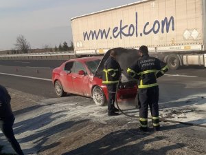 Kırklareli’nde Yabancı Plakalı Otomobil Seyir Halinde Alev Aldı