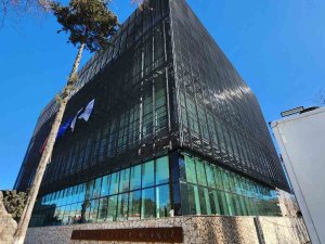 Binlerce Yapının Yok Olduğu Adıyaman’da Şaşırtan Bina