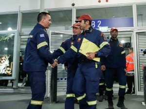 Türkiye’den Ayrılan Yunan Arama-kurtarma Ekipleri Atina’da İlgiyle Karşılandı