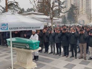 Depremde Hayatını Kaybedenler Defnediliyor
