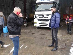 Depremzedelere Yardım Götürmek İçin Yola Çıktılar, Lastikleri Patlasa Da Durmadılar