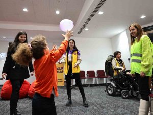 Denizli’ye Gelen Depremzedelerin İhtiyaçları Karşılanıyor