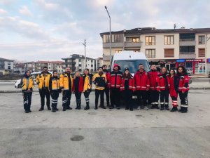 Düzce İ̇l Sağlık Müdürlüğü Deprem Bölgelerine İlave Ekip Gönderdi