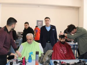 Sivas’ta Depremzedelere Saç Ve Sakal Bakımı Yapıldı