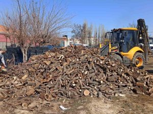 Siirt’ten Deprem Bölgesine İlk Etapta 35 Ton Odun Gönderilmeye Başlandı