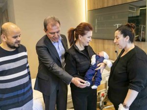 Seçer, Sezaryenle Doğan Minik Ali Eren İle Buluştu