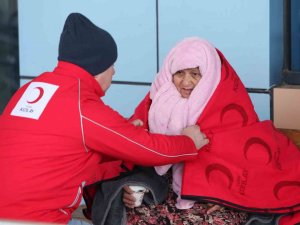 Kızılay’ın Psikososyal Destek Ekipleri Bölgede Psikolojik İlk Yardım Veriyor