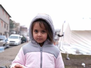Afet Bölgesine Yardımlar Sürüyor