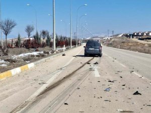 İ̇ki Aracın Çarpıştığı Kazada Biri Çocuk 3 Kişi Yaralandı