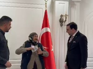 Karslı Nine Yaşlılık Maaşını Depremzedelere Bağışladı