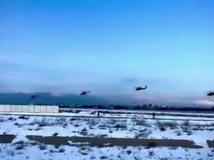 Helikopterler Peş Peşe Böyle Havalandı, Askeri Gören Köylüler Onlara Sarıldı