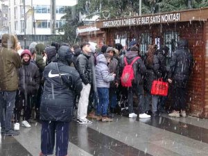 Trabzonspor Taraftarları Basel Maçına Yoğun İlgi Gösteriyor