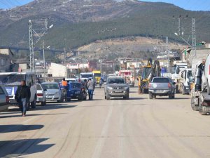 Nurdağı’nda Yaralar Sarılıyor, Konteyner Kentler Kuruluyor