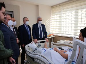 Esogü Yönetiminden Deprem Bölgesinden Sevk Edilen Yaralılara Ziyaret
