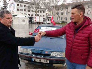 Otomobilini Depremzedeler İçin Sattı