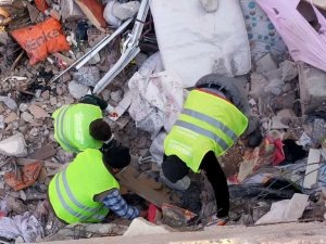 Toroslar Belediyesi Ekipleri, Afet Bölgesinde Destek Güç Oluyor
