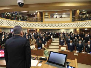 Antalya Büyükşehir Belediye Meclisi, Depremde Hayatını Kaybedenler İçin Saygı Duruşunda Bulundu