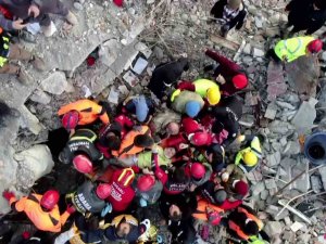 Hatay’dan 182’nci Saatte Güzel Haber:13 Yaşındaki Kaan Sağ Çıkarıldı