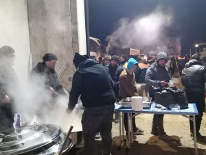 Deprem Bölgesinde 3 Bin 500 Kişiye Sıcak Yemek