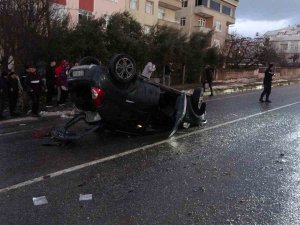 Otomobil Karşı Şeride Geçip Takla Attı: 2 Yaralı