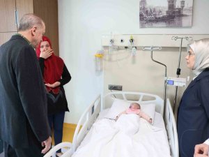 Cumhurbaşkanı Erdoğan, İ̇stanbul’a Getirilen Depremzedeleri Ziyaret Etti