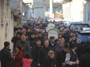 Depremde Hayatını Kaybeden Anne Ve İki Kızı Cizre’de Yan Yana Defnedildi