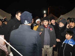 Bakan Dönmez, İ̇skenderun’da Çadır Kentteki Depremzedelerle Bir Araya Geldi