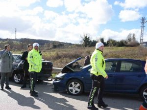 Sinop’ta Trafik Kazası: 2 Yaralı