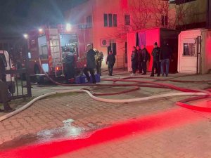 İ̇zmir’de Kauçuk Fabrikasında Korkutan Yangın