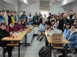 Liseli Öğrencilerin Ürettiği Prizler Depremzedelere Işık Olacak