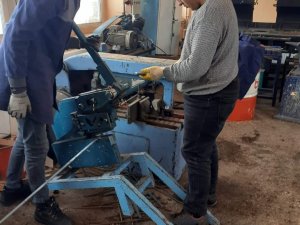 Tomarza’da Depremzedeler İçin Soba Üretiliyor