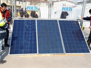 Tse Depremzedeler İçin Güneş Panelleri Kurdu