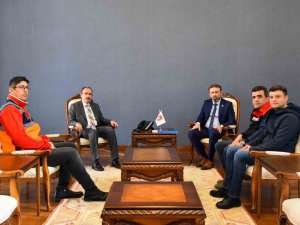 Rektör Beydemir, Arama Kurtarma Faaliyetlerine Katılan Gönüllü Personellerle Bir Araya Geldi
