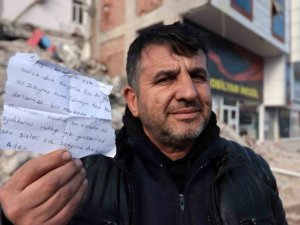 Depremzedelere Parçalanmış Kâğıtla Adeta ’Biz De Paramparçayız’ Mesajı Vermişler