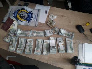 Rus Ekip Kahramanmaraş’ta Enkazda Bulduğu 150 Bin Doları Polise Teslim Etti