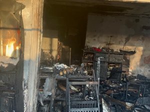 Klimadan Çıkan Yangın Evi Küle Çevirdi