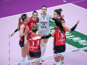 İ̇talyan Ekibi Busto Arsizio’dan Depremzedelere Destek