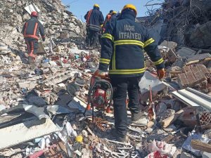 Iğdır İtfaiyesi Deprem Bölgesinde Çalışmalarına Devam Ediyor