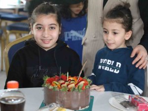 Depremzede Yaren’e Doğum Günü Sürprizi